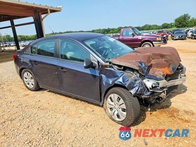 Czwarte zdjęcie samochodu z boku: 2014 CHEVROLET CRUZE LS VIN:1G1PA5SH8E7230114 - miniatura