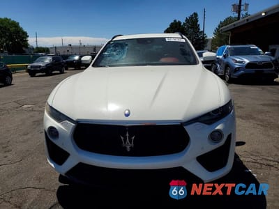 Piąte zdjęcie samochodu w środku: 2019 MASERATI LEVANTE S SPORT VIN:ZN661YUS8KX316658 - miniatura