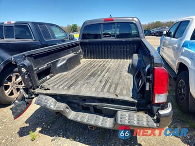 Zdjęcie 6 z 13 samochodu: 2016 TOYOTA TACOMA TRD SPORT VIN:5TFSZ5AN6GX044107 - miniatura