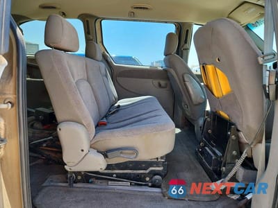 Zdjęcie 11 z 13 samochodu: 2001 CHRYSLER TOWN & COUNTRY LX VIN:2C4GP44371R280075 - miniatura