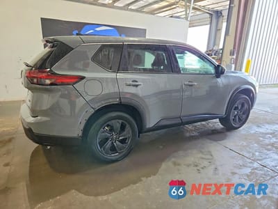 Trzecie zdjęcie samochodu z tyłu: 2026 NISSAN ROGUE SV VIN:5N1BT3BB2TC764429 - miniatura