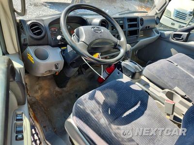 Zdjęcie 8 z 13 samochodu: 2015 HINO 195 BOX TRUCK VIN:JHHHDM2H9FK001451 - miniatura