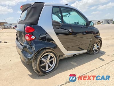 Trzecie zdjęcie samochodu z tyłu: 2011 SMART FORTWO PASSION VIN:WMEEK3BA7BK510927 - miniatura