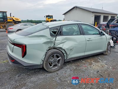 Trzecie zdjęcie samochodu z tyłu: 2026 KIA K4 LXS VIN:3KPFT4DE1TE274835 - miniatura