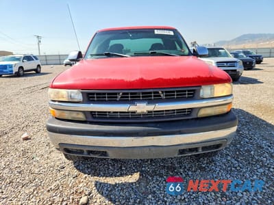 Piąte zdjęcie samochodu w środku: 2000 CHEVROLET SILVERADO K1500 VIN:1GCEK19T2YE217146 - miniatura