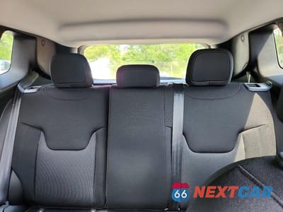 Zdjęcie 10 z 13 samochodu: 2023 JEEP RENEGADE LATITUDE VIN:ZACNJDB10PPP38933 - miniatura