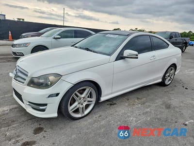 2013 MERCEDES-BENZ C 250 WDDGJ4HB6DF990105 - główne zdjęcie licytacji z USA - miniatura