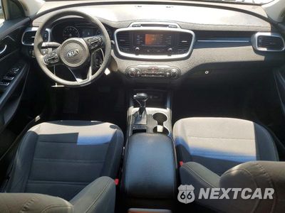 Zdjęcie 8 z 13 samochodu: 2016 KIA SORENTO LX VIN:5XYPG4A34GG123959 - miniatura