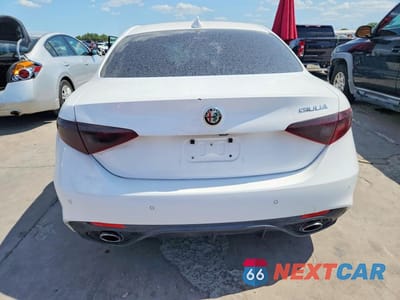 Zdjęcie 6 z 12 samochodu: 2018 ALFA ROMEO GIULIA VIN:ZARFAEBN8J7566032 - miniatura