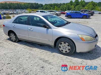 Czwarte zdjęcie samochodu z boku: 2004 HONDA ACCORD LX VIN:1HGCM564X4A153186 - miniatura