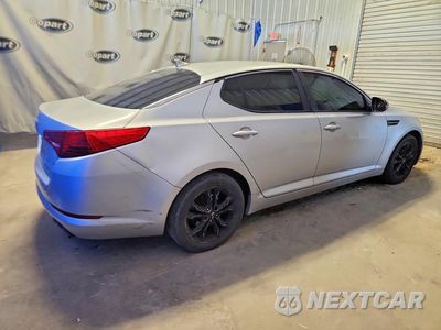 Trzecie zdjęcie samochodu z tyłu: 2013 KIA OPTIMA LX VIN:5XXGM4A7XDG223124 - miniatura