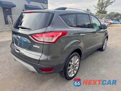 Trzecie zdjęcie samochodu z tyłu: 2016 FORD ESCAPE SE VIN:1FMCU0GX4GUC35892 - miniatura