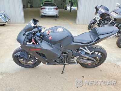 Trzecie zdjęcie samochodu z tyłu: 2019 HONDA CBR600 RR VIN:JH2PC40J9KK500484 - miniatura