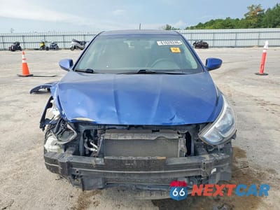 Piąte zdjęcie samochodu w środku: 2017 HYUNDAI ACCENT SE VIN:KMHCT5AE2HU313031 - miniatura