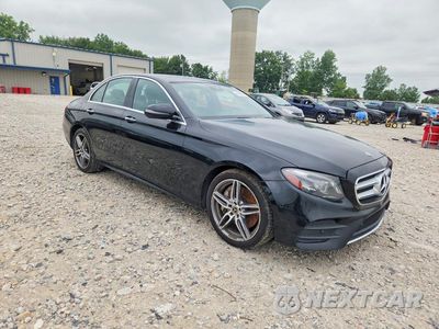 Czwarte zdjęcie samochodu z boku: 2018 MERCEDES-BENZ E 400 4MATIC VIN:WDDZF6GB4JA365802 - miniatura