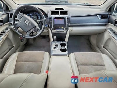 Zdjęcie 8 z 13 samochodu: 2012 TOYOTA CAMRY HYBRID XLE VIN:4T1BD1FK0CU060607 - miniatura