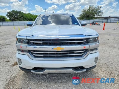 Piąte zdjęcie samochodu w środku: 2018 CHEVROLET SILVERADO K1500 HIGH COUNTRY VIN:3GCUKTEJ3JG209633 - miniatura