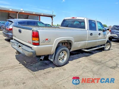 Trzecie zdjęcie samochodu z tyłu: 2004 GMC SIERRA K2500 HEAVY DUTY VIN:1GTHK23104F152487 - miniatura
