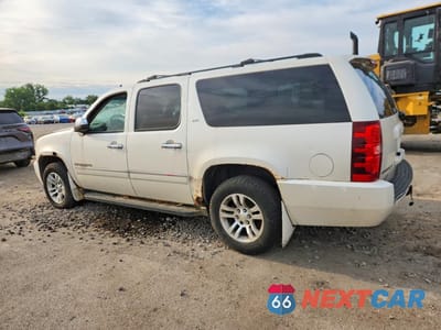 Drugie zdjęcie samochodu z przodu: 2011 CHEVROLET SUBURBAN K1500 LTZ VIN:1GNSKKE31BR333346 - miniatura