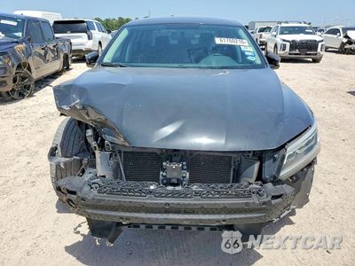 Piąte zdjęcie samochodu w środku: 2017 VOLKSWAGEN PASSAT R-LINE VIN:1VWDT7A37HC029089 - miniatura