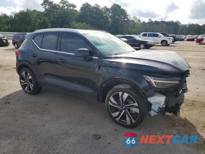 Czwarte zdjęcie samochodu z boku: 2025 VOLVO XC40 PLUS VIN:YV4L12UE2S2486066 - miniatura