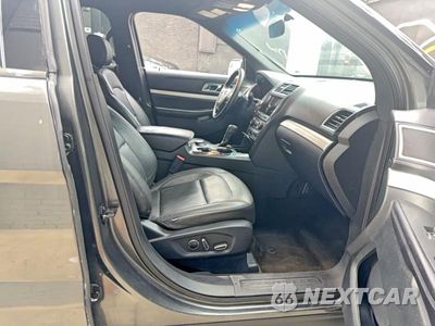 Piąte zdjęcie samochodu w środku: 2017 FORD EXPLORER XLT VIN:1FM5K8D88HGA45670 - miniatura