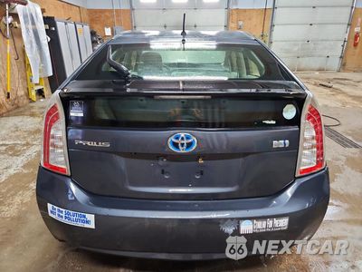 Zdjęcie 6 z 12 samochodu: 2015 TOYOTA PRIUS TWO VIN:JTDKN3DU6F1980104 - miniatura
