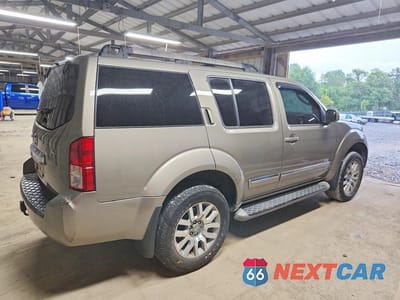 Trzecie zdjęcie samochodu z tyłu: 2008 NISSAN PATHFINDER SE V8 VIN:5N1BR18A88C621462 - miniatura