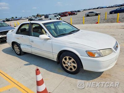 Czwarte zdjęcie samochodu z boku: 2000 TOYOTA CAMRY LE VIN:JT2BG22K5Y0400994 - miniatura