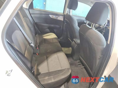 Zdjęcie 10 z 12 samochodu: 2023 KIA FORTE LXS VIN:3KPF24AD8PE646885 - miniatura