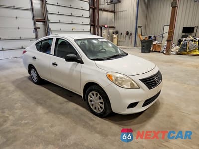 Czwarte zdjęcie samochodu z boku: 2012 NISSAN VERSA 1.6 S VIN:3N1CN7AP7CL900682 - miniatura