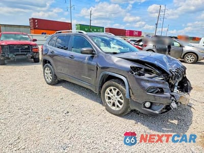 Czwarte zdjęcie samochodu z boku: 2016 JEEP CHEROKEE LATITUDE VIN:1C4PJMCS8GW214290 - miniatura