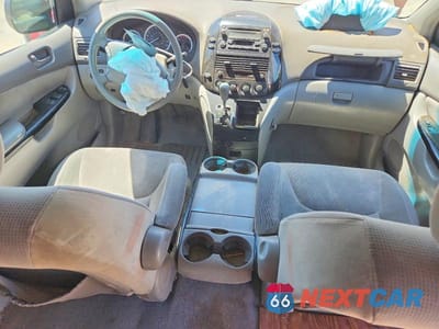 Zdjęcie 8 z 14 samochodu: 2004 TOYOTA SIENNA LE 8 PASSENGER VIN:5TDZA23C24S038158 - miniatura