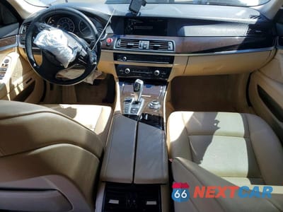 Zdjęcie 8 z 13 samochodu: 2013 BMW 528 I VIN:WBAXG5C52DD232822 - miniatura