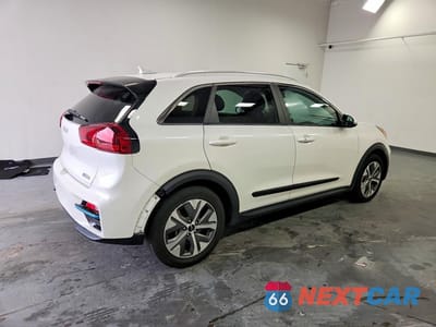Trzecie zdjęcie samochodu z tyłu: 2022 KIA NIRO EV S VIN:KNDCC3LGXN5160847 - miniatura