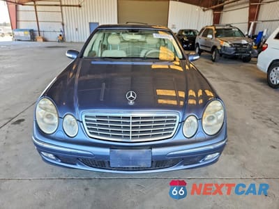 Piąte zdjęcie samochodu w środku: 2004 MERCEDES-BENZ E 320 4MATIC VIN:WDBUF82J24X111293 - miniatura