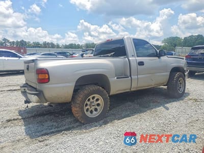 Trzecie zdjęcie samochodu z tyłu: 2005 CHEVROLET SILVERADO C1500 VIN:1GCEC14T55Z244799 - miniatura