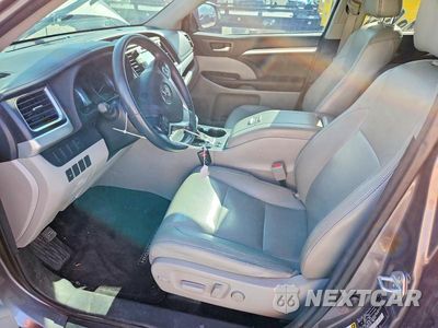 Zdjęcie 7 z 12 samochodu: 2016 TOYOTA HIGHLANDER XLE VIN:5TDJKRFH2GS343139 - miniatura