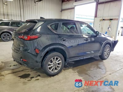 Trzecie zdjęcie samochodu z tyłu: 2024 MAZDA CX-5 PREFERRED VIN:JM3KFBCM2R0369691 - miniatura