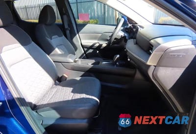 Piąte zdjęcie samochodu w środku: 2025 NISSAN KICKS SV VIN:3N8AP6CB2SL406162 - miniatura