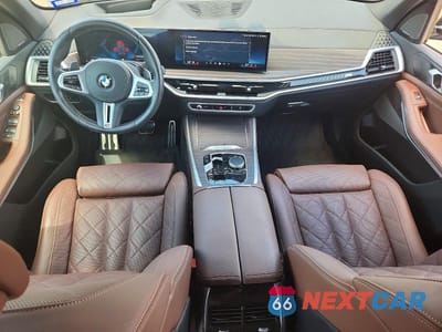 Zdjęcie 8 z 13 samochodu: 2024 BMW X5 M60I VIN:5UX33EU0XR9T57740 - miniatura
