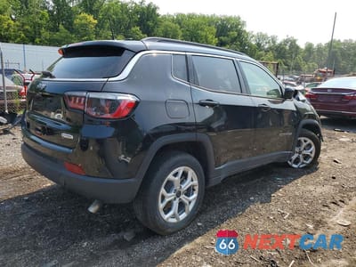 Trzecie zdjęcie samochodu z tyłu: 2025 JEEP COMPASS LATITUDE VIN:3C4NJDBN3ST617353 - miniatura