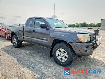 Czwarte zdjęcie samochodu z boku: 2010 TOYOTA TACOMA V6 VIN:5TEUU4EN8AZ715840 - miniatura
