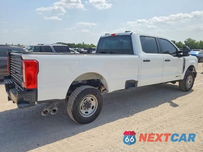 Trzecie zdjęcie samochodu z tyłu: 2024 FORD F250 SUPER DUTY VIN:1FT7W2BT9REC18955 - miniatura
