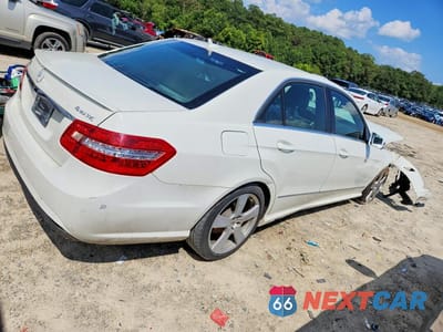 Trzecie zdjęcie samochodu z tyłu: 2011 MERCEDES-BENZ E 350 4MATIC VIN:WDDHF8HB1BA451883 - miniatura