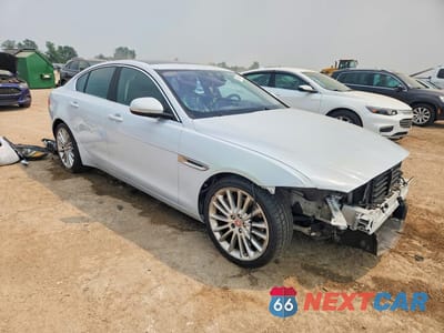 Czwarte zdjęcie samochodu z boku: 2017 JAGUAR XE FIRST EDITION VIN:SAJAH4BV5HA946633 - miniatura