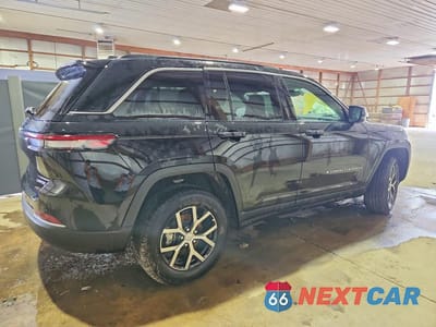 Trzecie zdjęcie samochodu z tyłu: 2026 JEEP GRAND CHEROKEE LIMITED VIN:1C4RJHBR6TC249193 - miniatura