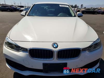 Piąte zdjęcie samochodu w środku: 2018 BMW 320 I VIN:WBA8A9C5XJAH14709 - miniatura