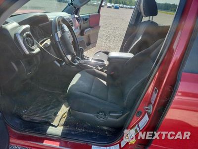 Zdjęcie 7 z 12 samochodu: 2018 TOYOTA TACOMA SR5 V6 VIN:3TMAZ5CN3JM077460 - miniatura