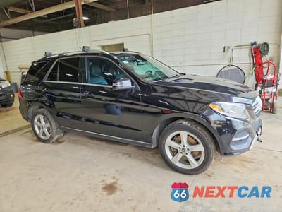 Czwarte zdjęcie samochodu z boku: 2019 MERCEDES-BENZ GLE 400 4MATIC VIN:4JGDA5GB2KB217295 - miniatura